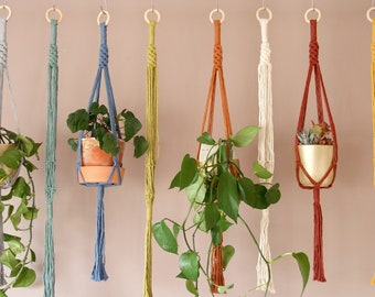 Colgadores de plantas de macramé en tonos tierra / Materiales sostenibles utilizados / Algodón reciclado / Regalo de los amantes de las plantas / Regalo de inauguración de una casa pequeña