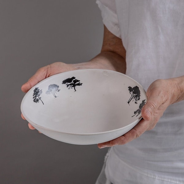 Tiefweiße Servierschale aus Keramik, moderne dekorative Keramikschale, Servierschale aus Keramik, weißes Küchengeschirr, japanische Servierschale