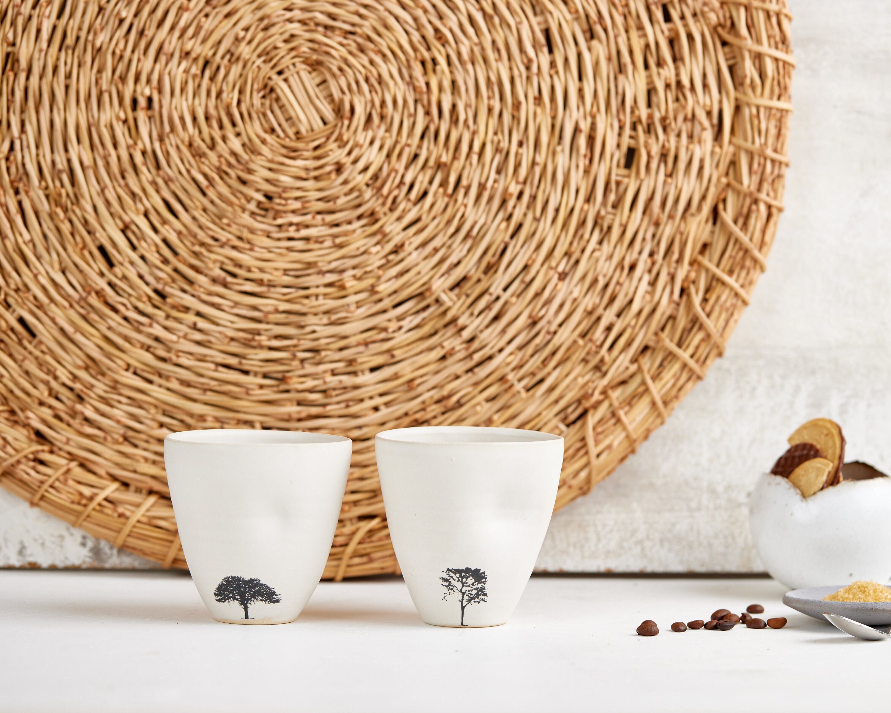 Ensemble de 2 Tasses à Expresso en Céramique Asymétrique Blanche avec Décalcomanies d'arbre, Thé Mod