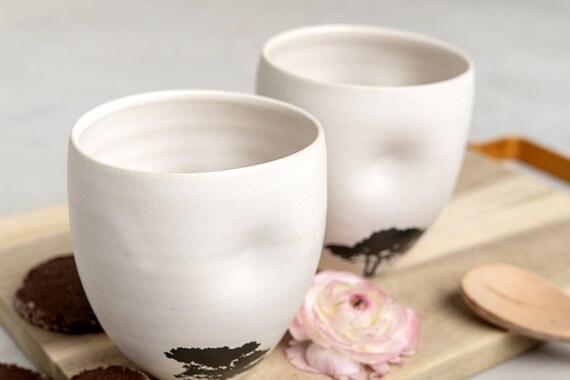 Set di 4 tazze in ceramica bianca con decalcomanie albero senza manici,  tazze da tè moderne in ceramica, bicchieri piccoli bianchi -  Italia