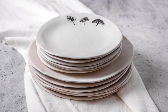 Set di 2 grandi piatti piani bianchi, piatti piani fatti a mano, piatti in  gres in ceramica Set cena per due, semplici o con stampa -  Italia