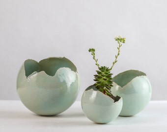 Set of 3 Light Green Ceramic Planters | Modern Centerpiece and Home Decor