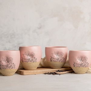 4er Set rosa Keramik 5 Oz Tassen, handgefertigte Blumen Boho Keramik Espresso Tassen, einzigartige kleine Becher, Teetassen ohne Griff