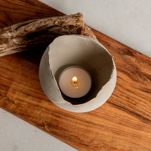 Set med 3 betonggrå rustika handgjorda eklektiska keramiska planteringskärl, unik modern bohemisk heminredning, dekorativa planteringskärl inomhus bild 4