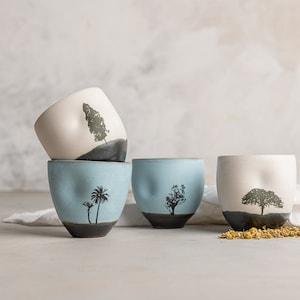 Set von VIER Keramik Kaffeetassen, 5 Unzen Keramik Teetassen ohne Griff, handgefertigte moderne Espressotassen, Kaffeebecher mit Baum Abziehbilder