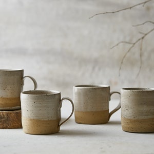 4er Set Cremekeramikbecher, kleine Keramikkaffeetassen mit Henkel, moderne Teetassen. 10 Unzen handgemachte Tassen