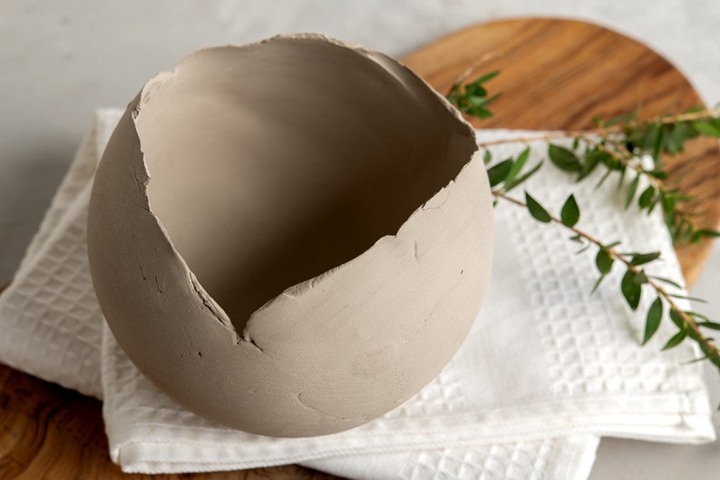 Set med 3 betonggrå rustika handgjorda eklektiska keramiska planteringskärl, unik modern bohemisk heminredning, dekorativa planteringskärl inomhus bild 6