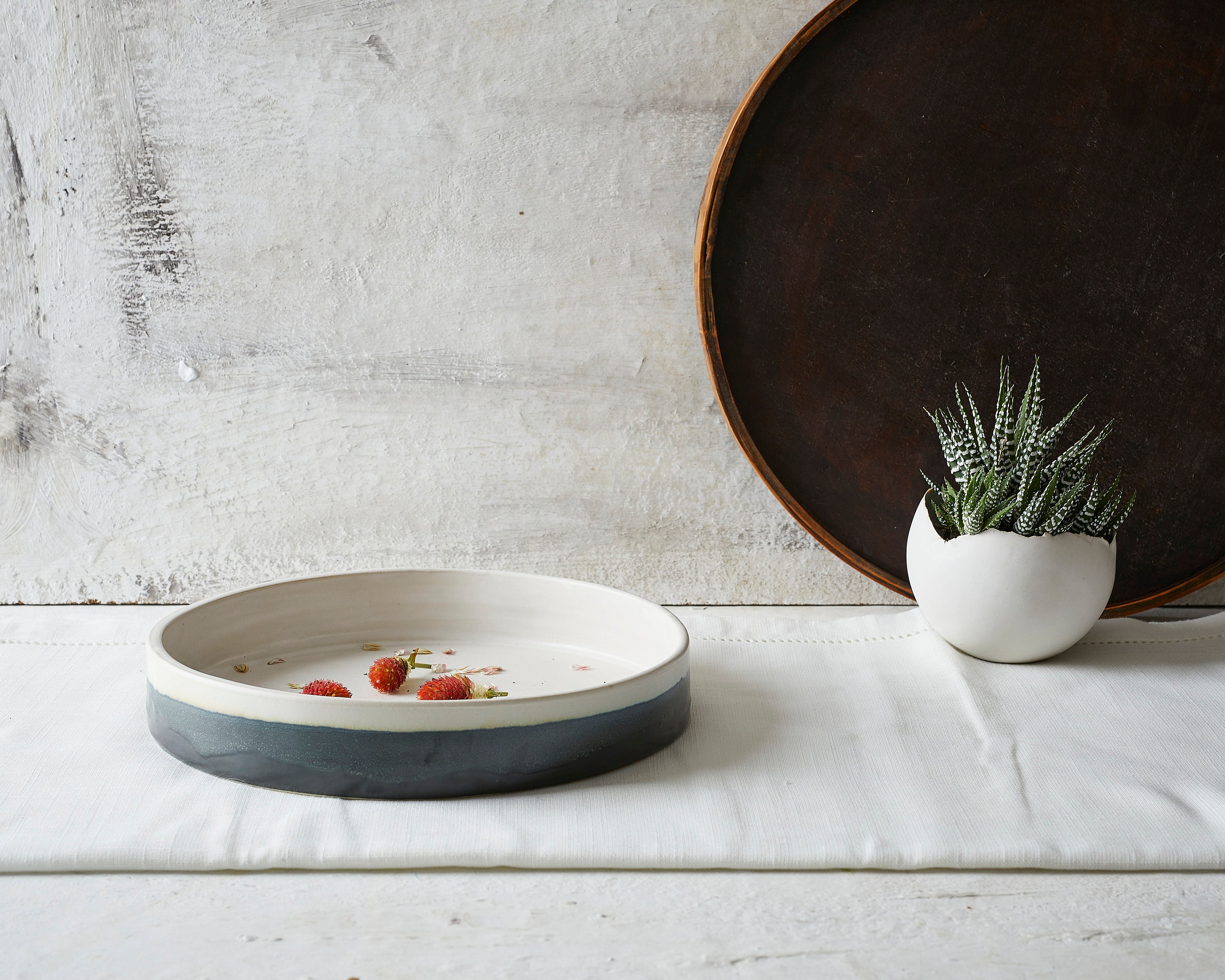 Casserole Ronde en Céramique Noire et Blanche, Poterie Unique Contemporaine Cuisson Plat de Service,