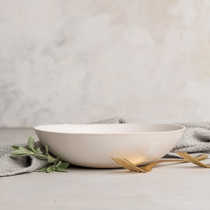 Dos cuencos de cerámica blanca para pasta, cuencos de cerámica hechos a mano, cuencos para sopa, cuencos para ensalada, regalo de boda.
