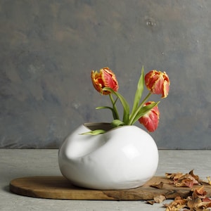 White Sculptural Ceramic Vase, Modern Abstract Flower Vase, Unique Round Pottery Decor, Minimalist Home Accent, Wedding Special Gift