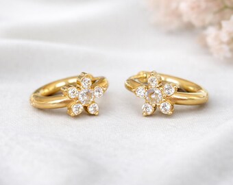 BLOSSOM CREOLES | Golden Huggie Hoop Earrings | Stainless Steel with Cubic Zirconia | Flower | Daisy | Earrings | Bridal Jewelry | Sparkle
