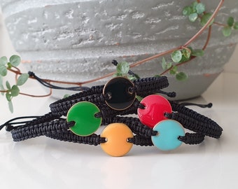 Makramee Armband Emaille Plättchen - boho Schmuck - bohemian - Freundschaftsarmband - Junggesellinnenabschied - Hochzeit - Gastgeschenk