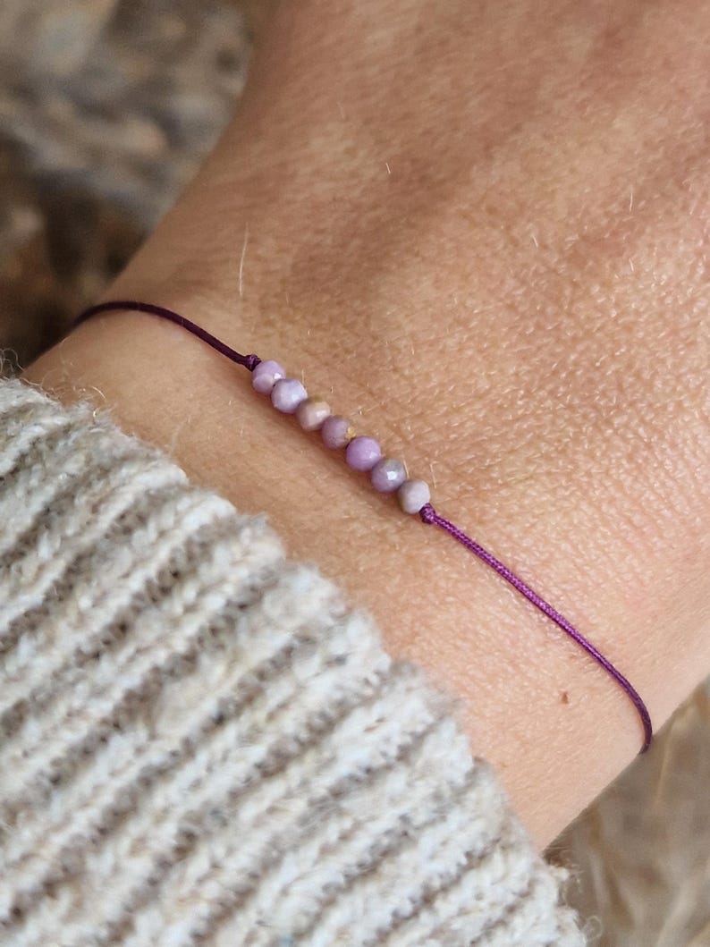 Zartes LEPIDOLITH Armband | Lepidolith Schmuck | Edelstein Armband | filigranes Edelsteinarmband | Freundschaftsarmband | Heilstein 画像 6