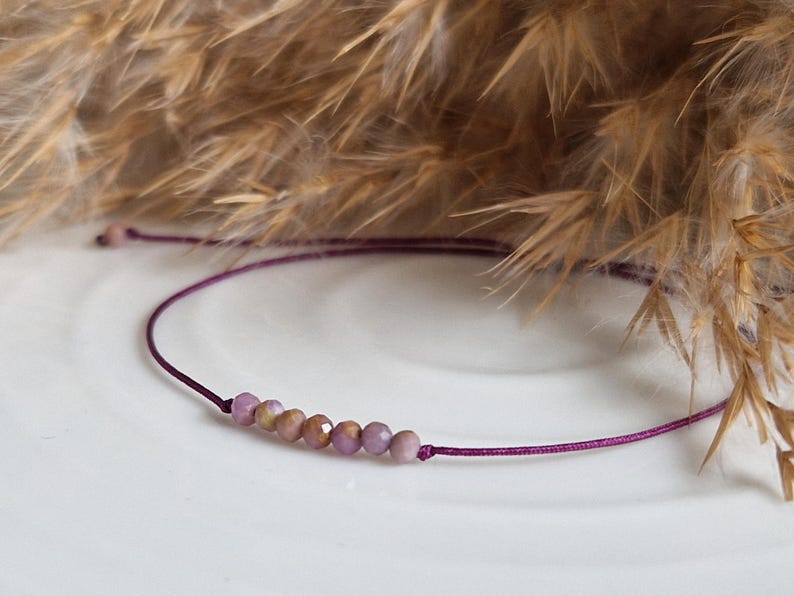 Zartes LEPIDOLITH Armband | Lepidolith Schmuck | Edelstein Armband | filigranes Edelsteinarmband | Freundschaftsarmband | Heilstein 画像 3