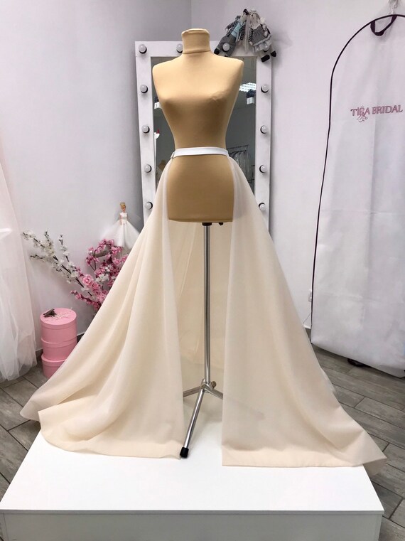 detachable train wedding dress