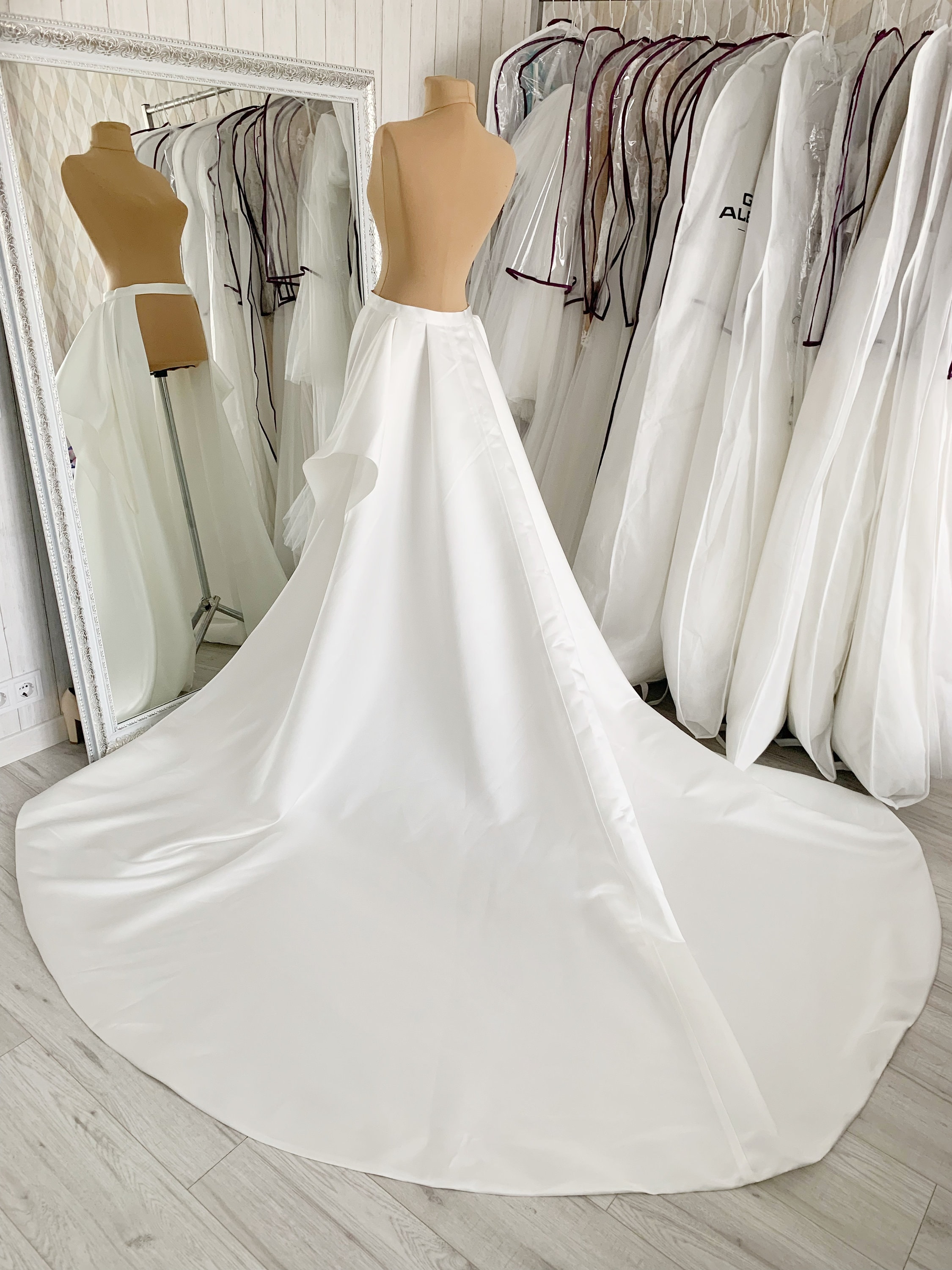 Charmy Organza overskirt | Amazing Designer Wedding Dresses