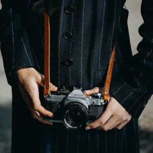 Leather camera strap. Color Black. Handmade in Italy with genuine Tuscany Leather.