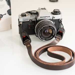 Tracolla in pelle per fotocamera con aggancio Peak Design. 3 Colori disponibili. Lunghezza personalizzabile. Peak Design Original Vera pelle