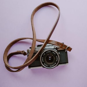 Correa de cuero para cámara. Color marrón. Longitud personalizable. Regalo de fotógrafo de navidad. Estilo vintage