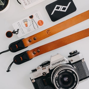 Custom Leather PEAK DESIGN camera strap. Color BROWN Cognac Handmade in Italy with luxury genuine Leather. Personalized lenght. image 2