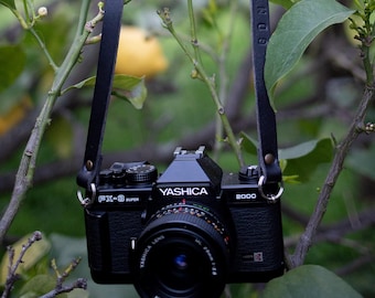 Correa minimalista de piel auténtica para cámara – Sin logotipo – Hecha a mano en Italia – Marrón / Coñac / Negro