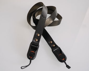 Leather Peak Design camera strap. Color Black. Handmade in Italy with genuine Tuscany Leather.