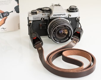 Custom Leather PEAK DESIGN camera strap. Color BLACK Handmade in Italy with genuine Leather. Personalized lenght.