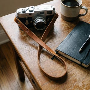 Leather PUEBLO Camera Strap – Premium Quality & Finishes. Handmade in Italy. Vintage Strap for Leica, Fuji X, Nikon Olympus Canon