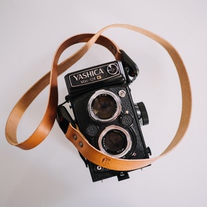 Custom Leather PEAK DESIGN camera strap. Color BROWN Cognac Handmade in Italy with luxury genuine Leather. Personalized lenght. image 5