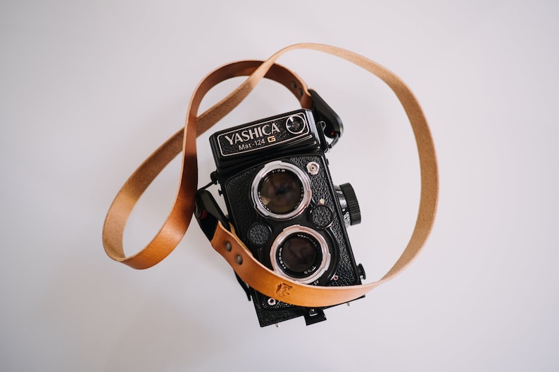 Custom Leather PEAK DESIGN camera strap. Color BROWN Cognac Handmade in Italy with luxury genuine Leather. Personalized lenght. image 5