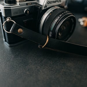 Genuine Leather Camera Wrist Strap Vintage and minimal design Color Brown, Black, Cognac, Dark Brown, Natural Camera strap Nero (Black)