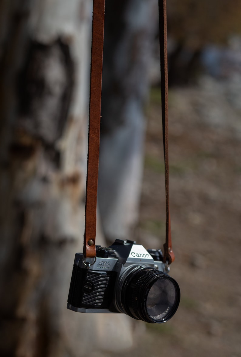 Personalized camera strap, perfect for photographer gift. Handmade with genuine leather. Super short and Long size immagine 4