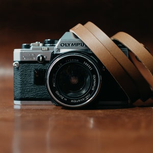 Personalized camera strap. Leather camera Strap - Scarf camera strap. Dslr Strap - poloroid camera strap. Cognac colour