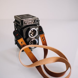 Custom Leather PEAK DESIGN camera strap. Color BROWN Cognac Handmade in Italy with luxury genuine Leather. Personalized lenght. image 7