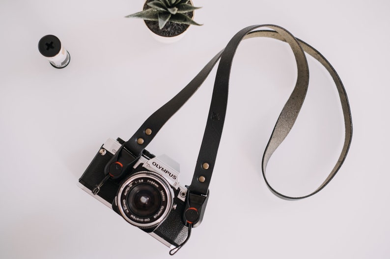 Custom Leather PEAK DESIGN camera strap. Color BROWN Cognac Handmade in Italy with luxury genuine Leather. Personalized lenght. Nero (Black)