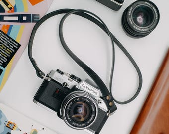 Leather Camera Strap. Gifts for Photographers. Vintage Style - Made in Italy.