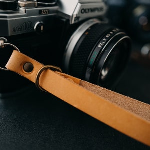 Genuine Leather Camera Wrist Strap Vintage and minimal design Color Brown, Black, Cognac, Dark Brown, Natural Camera strap Naturale (Natural)