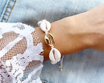 Kauri Muschel Armband weis und gold mit makrame band,  Geschenk für Frauen,  Geschenk für Freundin, Weihnachtsgeschenk