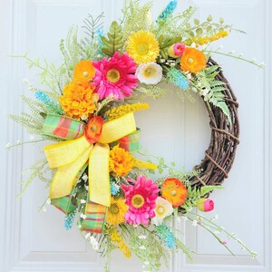 Spring Floral Grapevine Wreath for Front Door, daisy porch decoration, bright summer wreath, Housewarming gift, mother's day gift idea