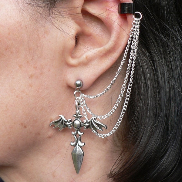 Flying dagger ear-chains ear cuff. Winged sword Cosplay D&D DnD Fantasy. Silver-plated chains and hypo-allergenic stud. Single earring. Gift
