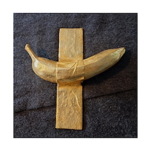 Duct Tape Banana in the Shape of a Banana gilded with Gold Leaf - banana sculpture - Modern Artwork. banana wall decoration. Banana ART.