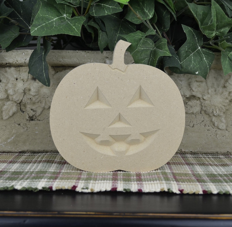 Calabaza de madera de bricolaje con cara- Artesanía de calabaza- Decoración del hogar de Halloween sin terminar- Manualidades de otoño - Recorte de calabaza- Independiente imagen 1