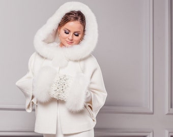 Bridal Jacket for Winter Wedding Dress, Ivory Wedding Coat, Short Bridal Cloak with Fur, Wedding Cape, Gerda