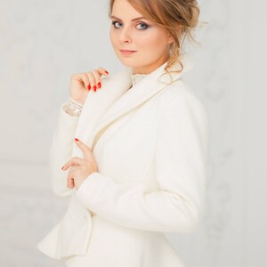 Schößchen Brautjacke: Winterhochzeitskleidjacke für Braut Bild 4