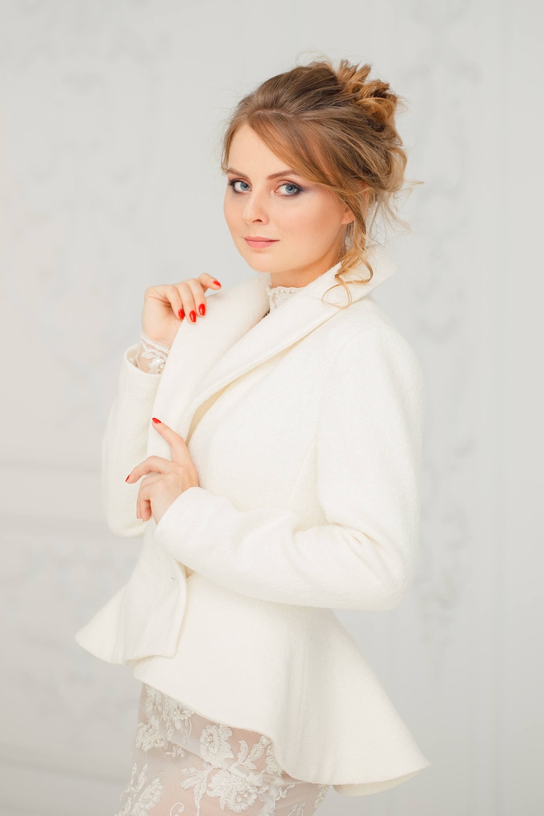 Schößchen Brautjacke: Winterhochzeitskleidjacke für Braut Bild 4