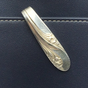 Purse Hook Silver Romance Flowers Key Finder Key Ring Keychain Silverplate Silverwear