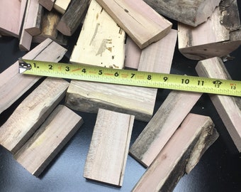 SALE! Dogwood Scraps. Mix of Live Edge, Spalted, Wormy, thin, Quarter Sawn and more. Most will be more than 1/4" thick. Hardwood Wood Off Cu