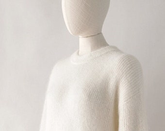 Jersey extragrande de lana mohair con cuello redondo y nubes esponjosas y acogedoras