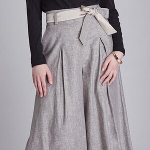 PANTS: Pantalones grises recortados de lino de lino de pierna ancha palazzo pantalones recortados imagen 3