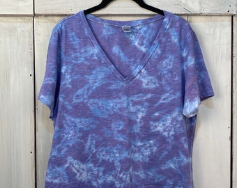 Women's Slub V-Neck Tie-Dye Short Sleeve T-Shirt // Lilac